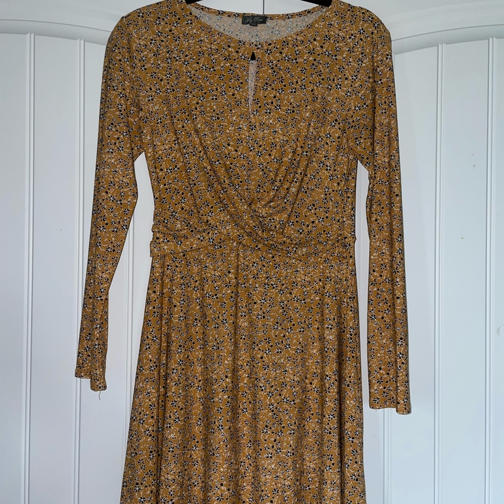 Knee length dress, size small